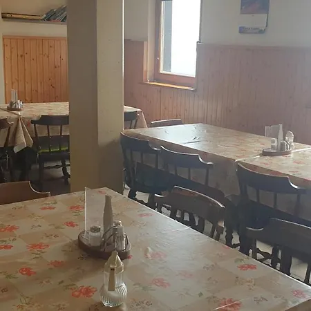 Crnuski Dom Gostinjska kuća *